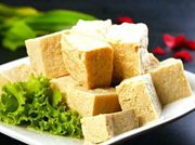 Rotating small hot pot is suitable for eating frozen tofu