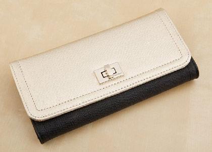 How to maintain a women's leather wallet