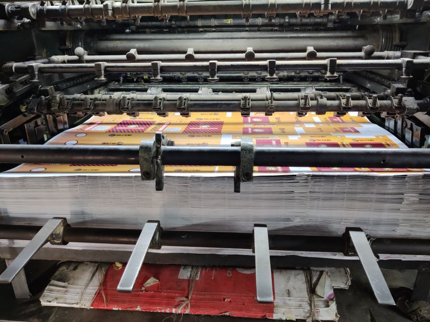 How do different printing methods affect lead times?