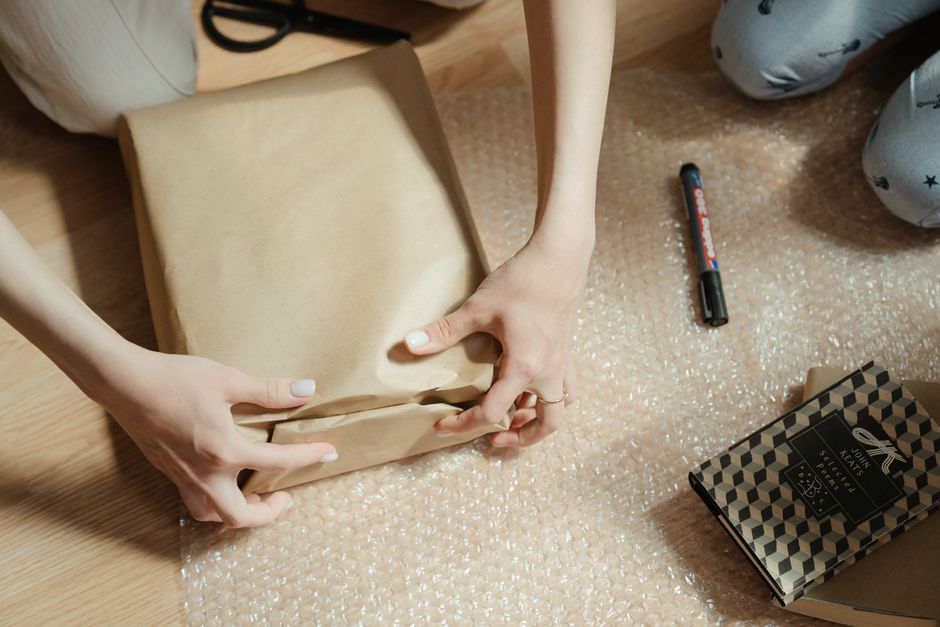 How Do Personalized Gifts Improve B2B Relationships?