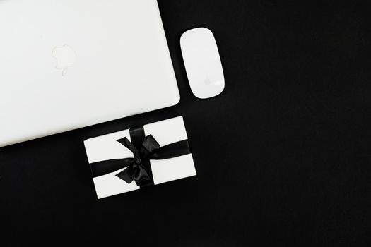 Customized Tech Gifts for Corporate Clients: Top 7 Picks