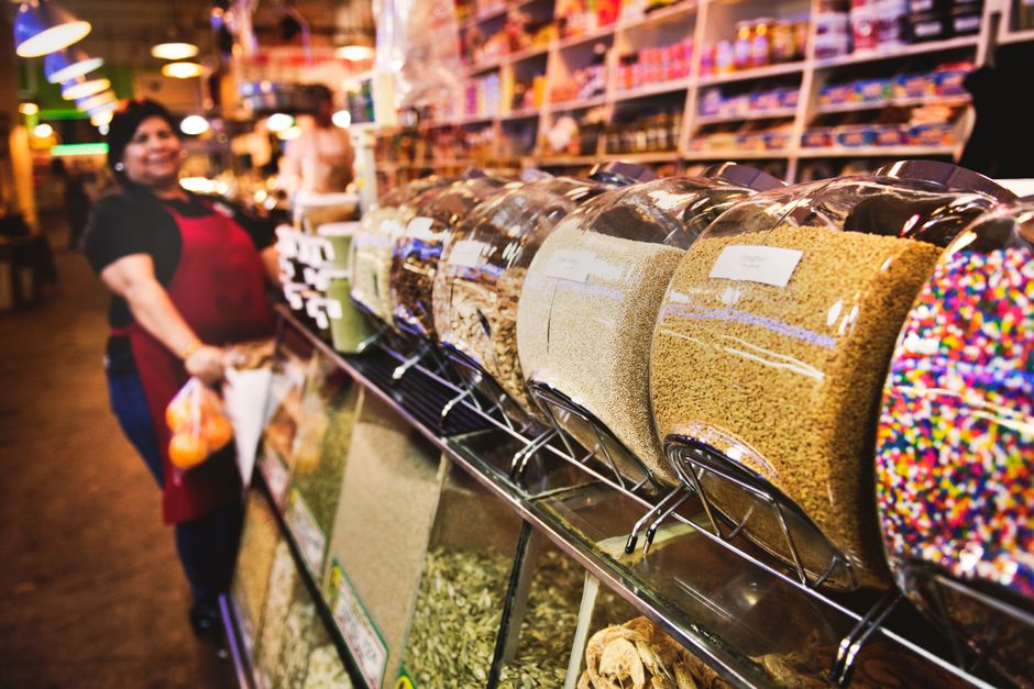 Why Bulk Buying Pet Supplies Makes Business Sense