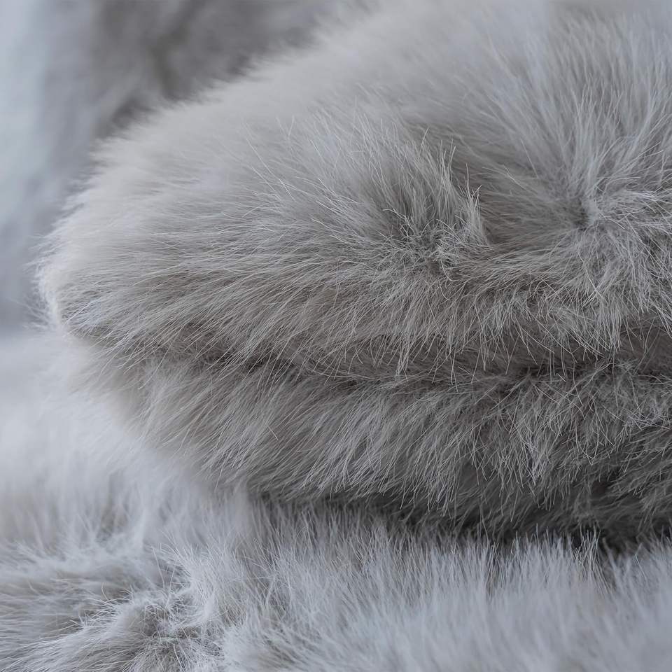 Custom Handmade Soft Fluffy Plush Luxury Cushion with Fur for Living Room Decoration