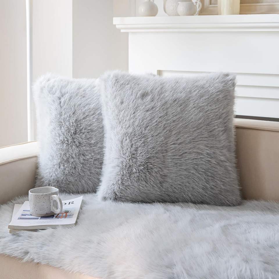 Custom Handmade Soft Fluffy Plush Luxury Cushion with Fur for Living Room Decoration