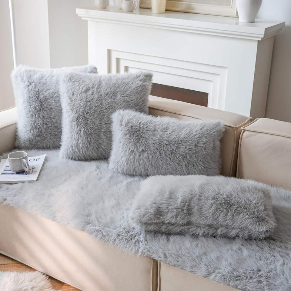 Custom Handmade Soft Fluffy Plush Luxury Cushion with Fur for Living Room Decoration