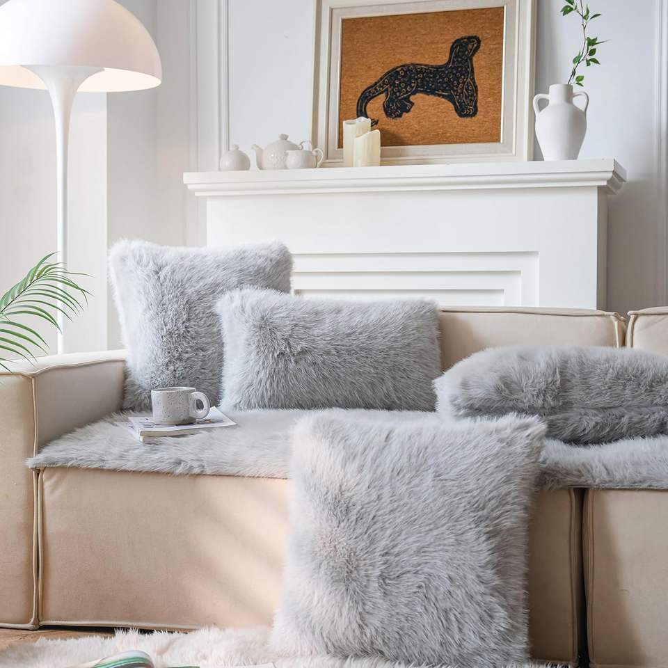 Custom Handmade Soft Fluffy Plush Luxury Cushion with Fur for Living Room Decoration