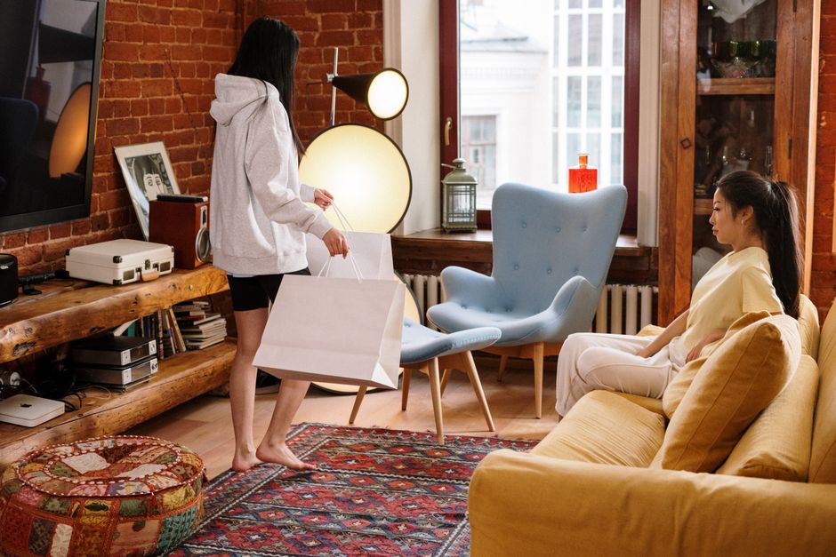 Why Staying Updated with Home Decor Industry News is Critical for Wholesalers