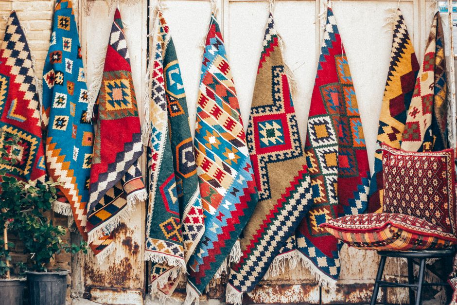 3. ArtisanLooms: Handwoven Rugs from India
