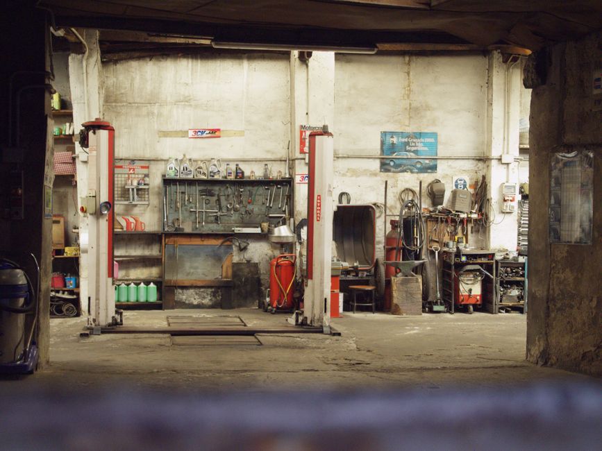 Car Maintenance Equipment vs Diagnostic Tools: Key Insights
