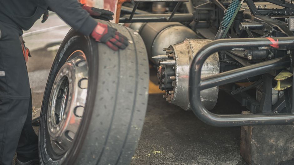 1. Heavy-Duty Vehicle Lifts