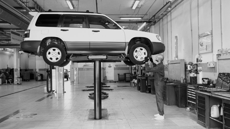 1. Hydraulic Car Lift – The Backbone of Any Auto Shop