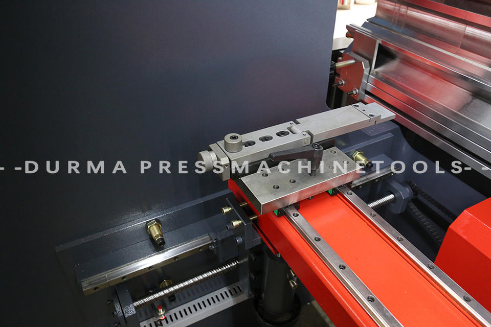 Durmapress CNC Hydraulic Press Brake 200T 3200mm with Bending Tools