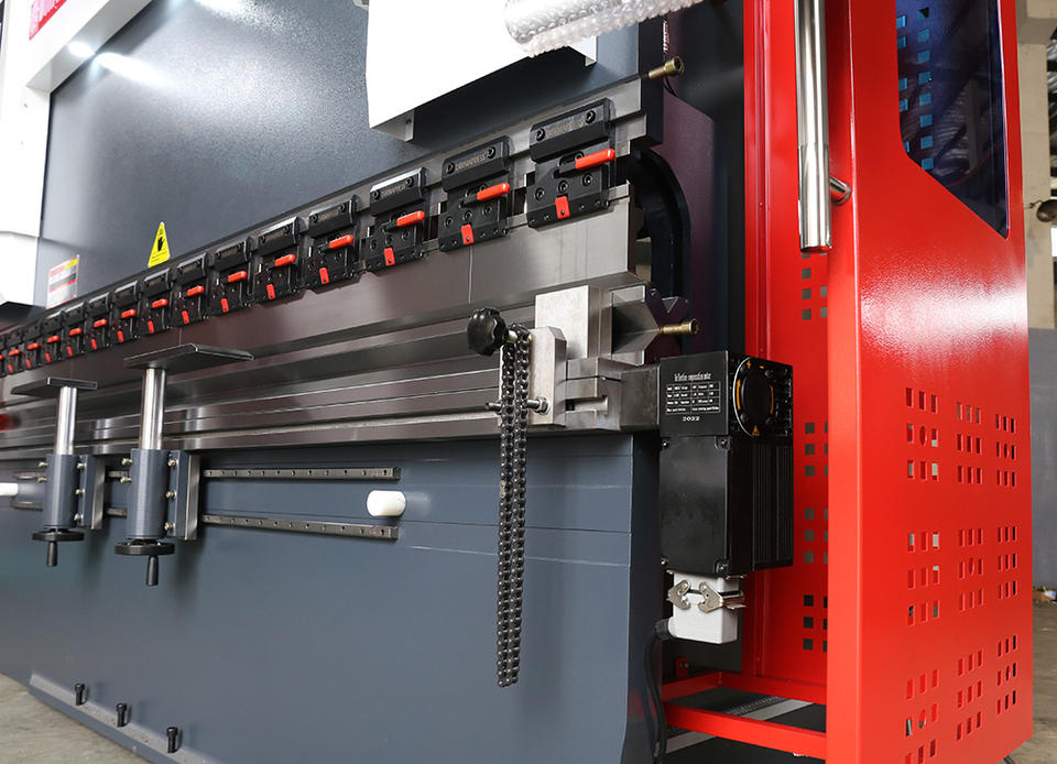 Durmapress CNC Hydraulic Press Brake 200T 3200mm with Bending Tools