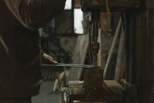 Cost of Hydraulic Press for Small Business: Buyer's Guide 2025