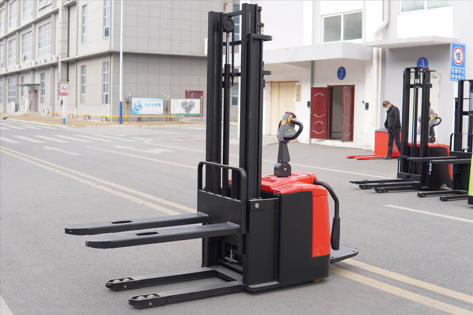 Full Electric Self-Loading Stacker - 1.5 Ton Eco-Friendly Forklift