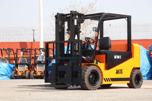 Best New Energy Forklifts for Outdoor Logistics Review