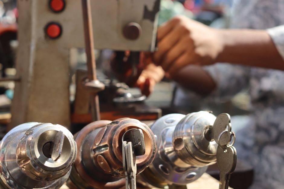 Key Factors to Consider When Choosing a Nail Making Machine