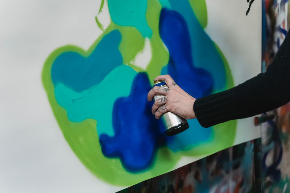 1. Why Spray Painting Canvas is a Game-Changer for Event Decor