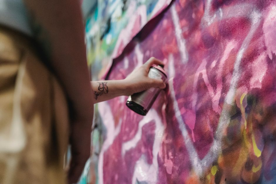 Understanding the Spray Painting Canvas Process