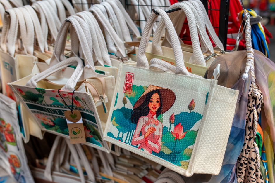 2. Recycled Polyester Canvas: Closing the Loop