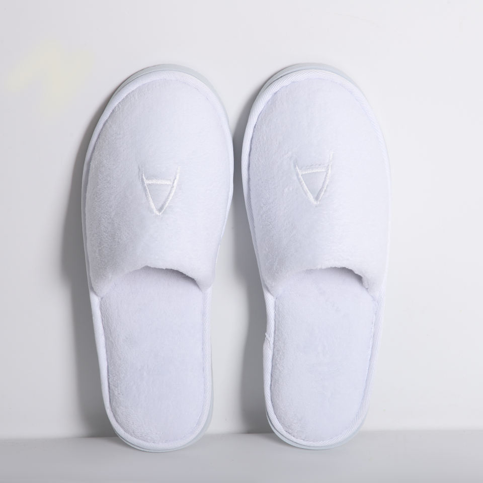 Eco-Friendly Closed Toe Hotel Slippers – Recyclable & Customizable for Guests