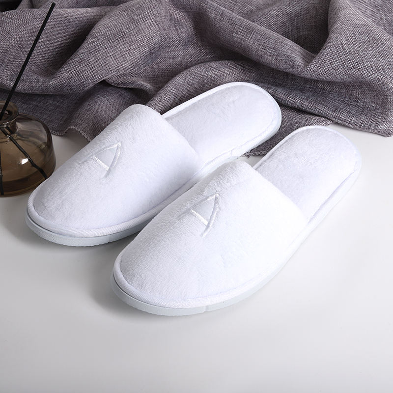 Eco-Friendly Closed Toe Hotel Slippers – Recyclable & Customizable for Guests