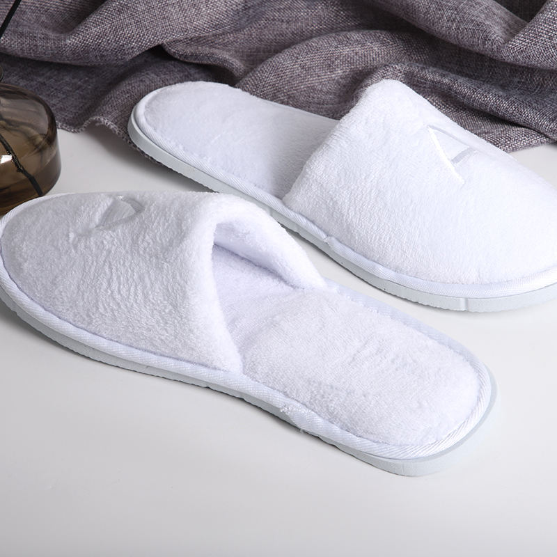 Eco-Friendly Closed Toe Hotel Slippers – Recyclable & Customizable for Guests