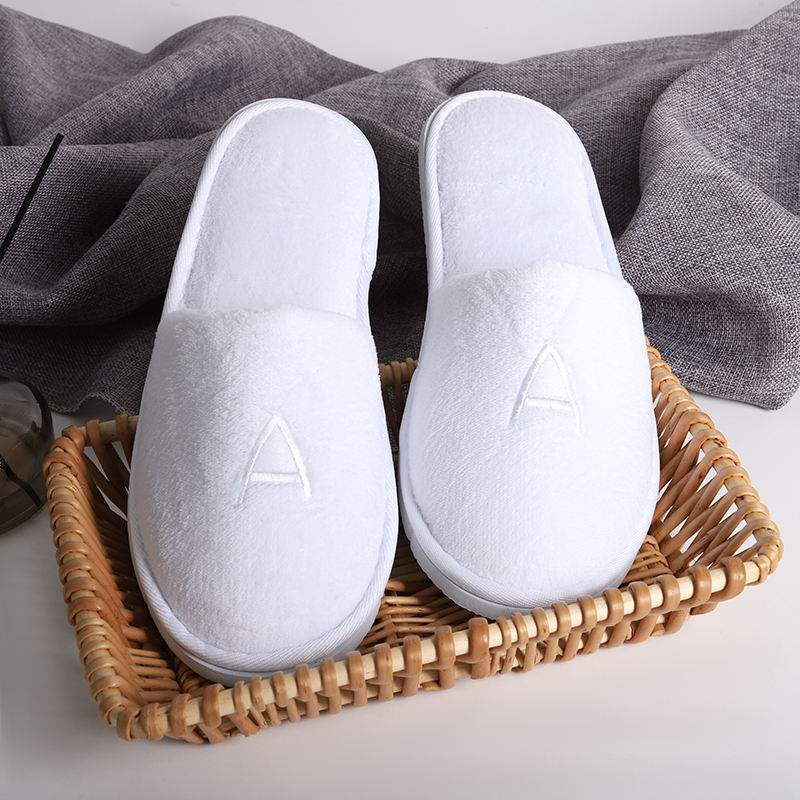 Eco-Friendly Closed Toe Hotel Slippers – Recyclable & Customizable for Guests