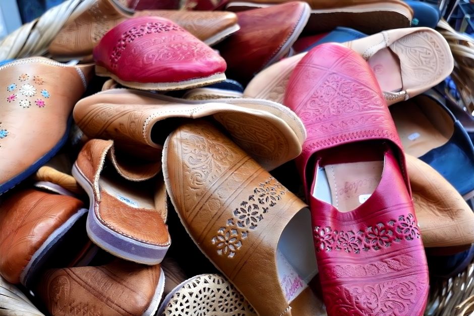 Hotel Slippers Material Types: Terry Cloth vs Fleece vs Bamboo