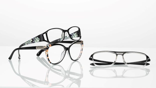 Eyeglass Accessories Company Comparison: Best Picks 2024