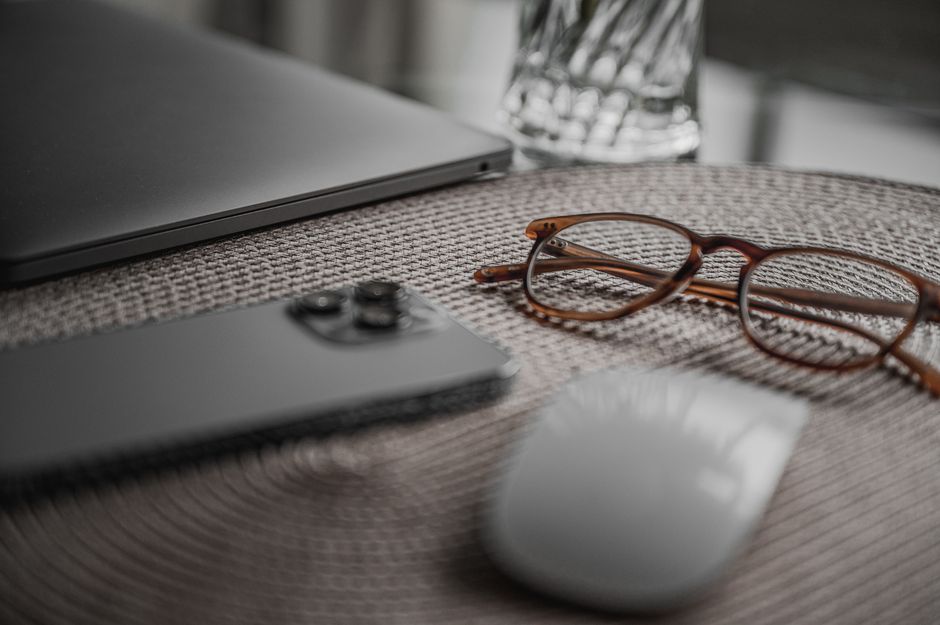 Key Tech Partnerships in Eyeglass Accessories