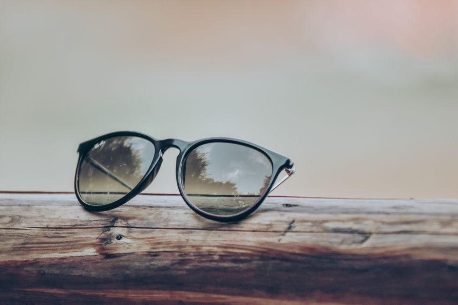 2. Ray-Ban: Timeless Style Meets Modern Accessories