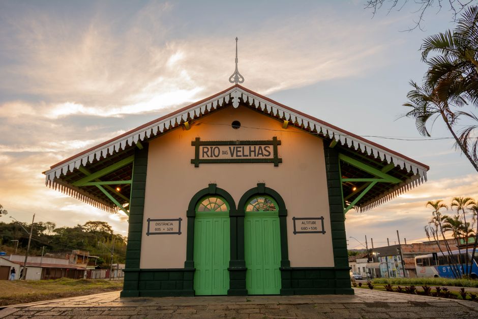 2. Quais são as regras para instalar a cadeirinha no banco da frente?