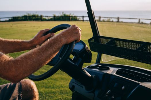Acessórios Indispensáveis para seu Carro de Golfe
