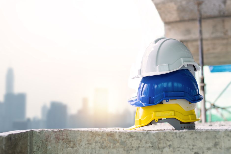 O que é um Capacete com Aba Frontal e Lateral?