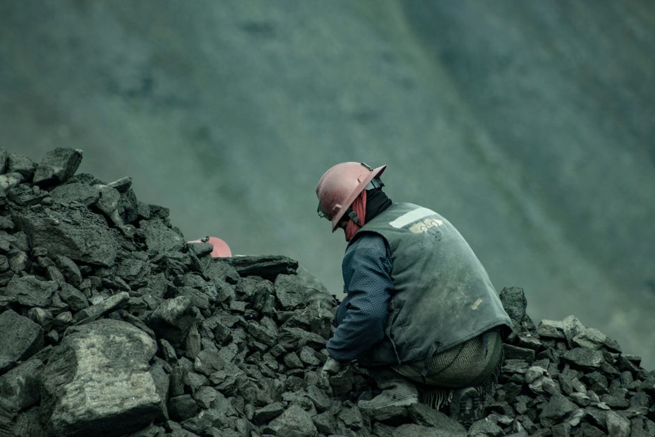 Introdução: A Importância do Capacete de Segurança na Mineração