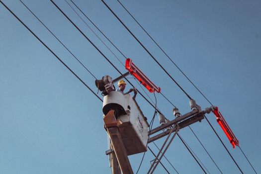 Capacete para Eletricista: Segurança em Alta Tensão