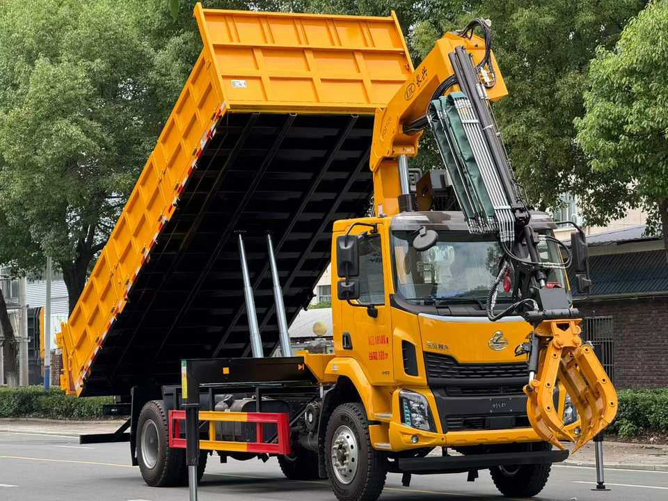 Grúa Hidráulica para Troncos de Alta Eficiencia con Brazo Articulado
