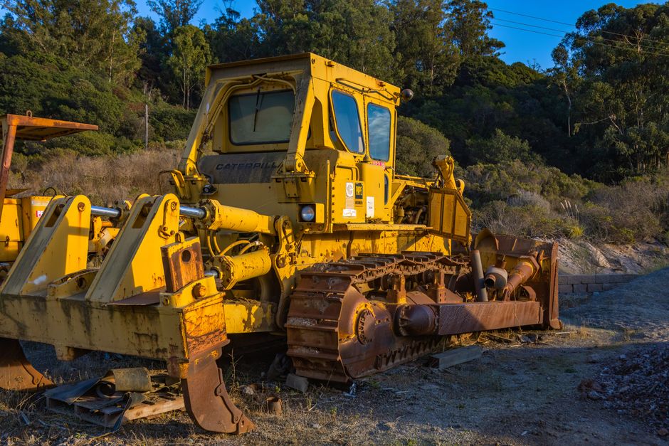 1. Caterpillar: El Gigante Inconfundible