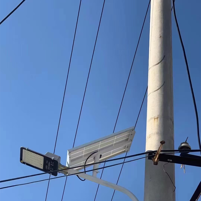 Farola Solar LED de Acero Inoxidable con Diseño Moderno para Áreas Residenciales