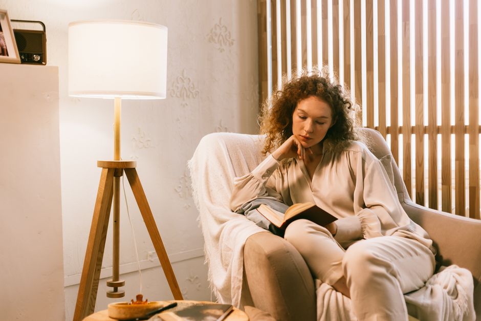 Tipos de Lámparas Ideales para Leer en el Sofá