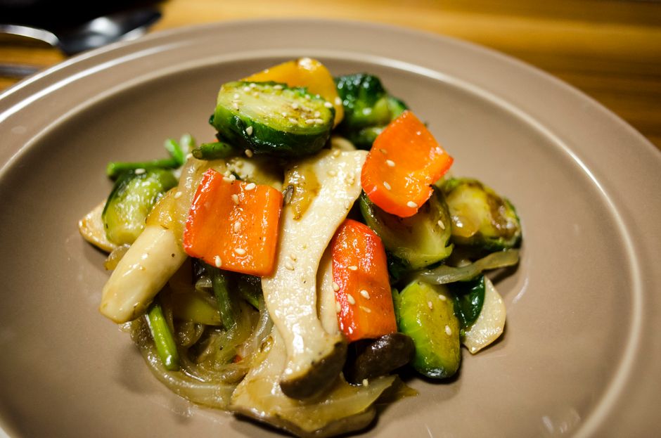 1. Salteado de Verduras con Aceite de Sésamo Tostado