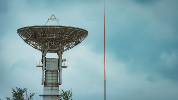 Ultrasónico vs Radar: Medidores de Nivel