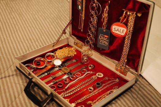 宝石アクセサリー業界のM&A最新ニュース｜動向と成功のポイント