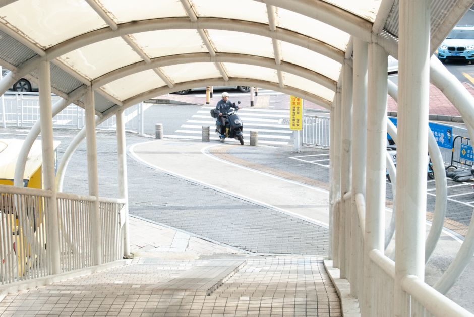3. スロープの滑り止め:車椅子利用者への配慮