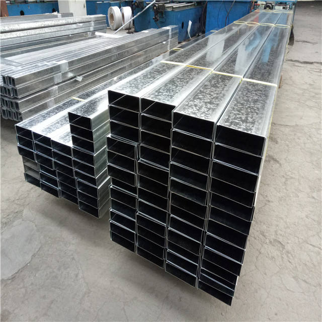 เหล็กชุบสังกะสี Drywall Stud Track คุณภาพสูงสำหรับงานก่อสร้าง