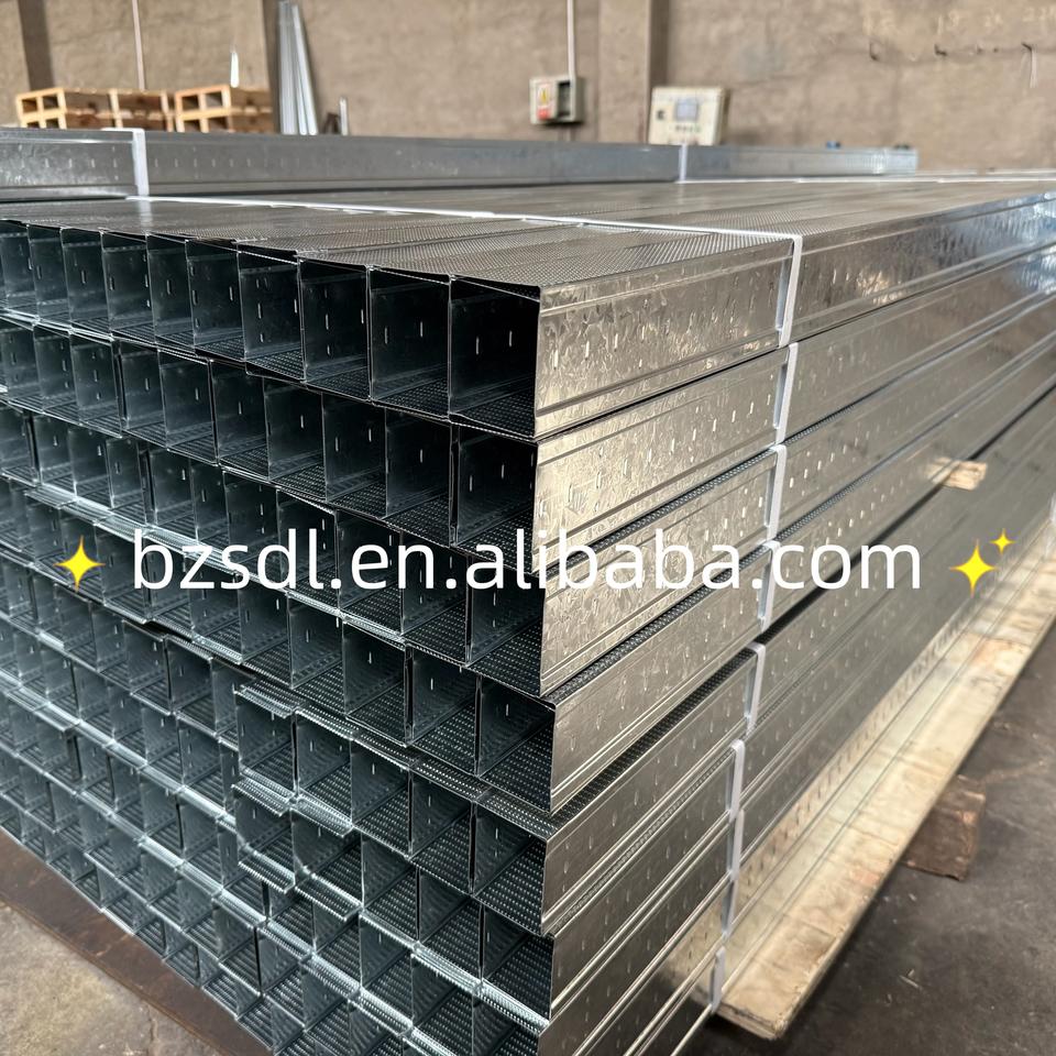 เหล็กชุบสังกะสี Drywall Stud Track คุณภาพสูงสำหรับงานก่อสร้าง