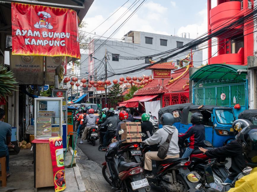 1. TOA (ทีโอเอ) – ผู้นำตลาดสีทาบ้านอันดับหนึ่ง