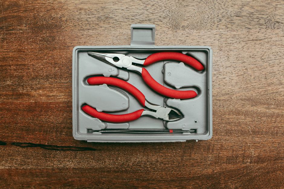 3. คีม (Pliers)