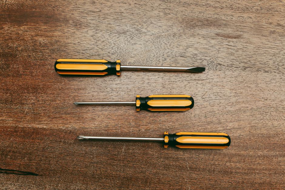 2. ไขควงชุด (Screwdriver Set)